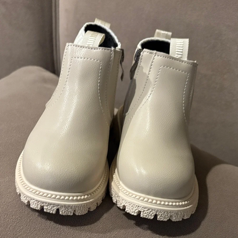 Stylish Kids' Shoes - Picture 3 of 4